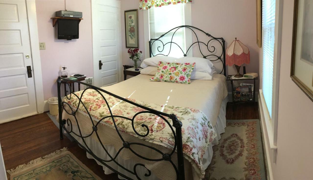 Manheim Manor Bed & Breakfast Buitenkant foto